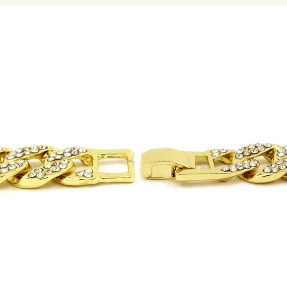 HIP HOP 


9" INCH ICED OUT BRACELET - Picture 4 of 4